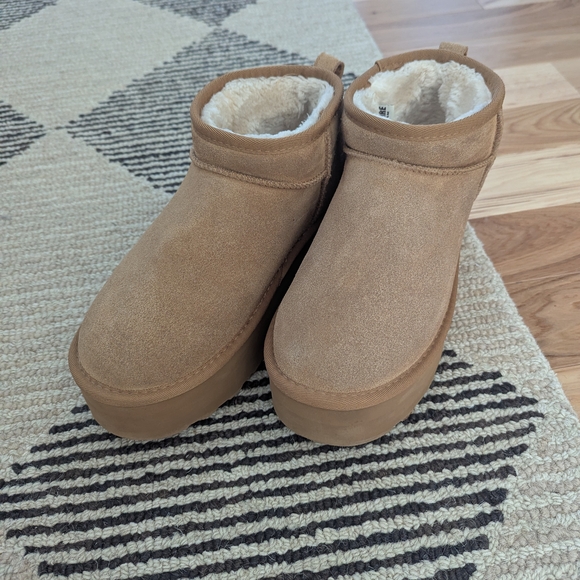 Cushionaire Shoes - Women's Tan Ankle Boots